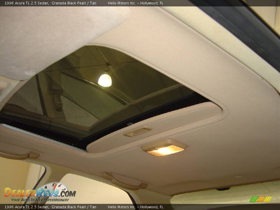 1996 Acura TL 2.5 Sedan Granada Black Pearl / Tan Photo #30