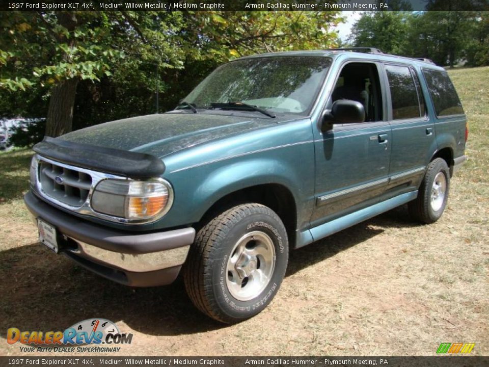 1997 Ford Explorer XLT 4x4 Medium Willow Metallic / Medium Graphite Photo #2
