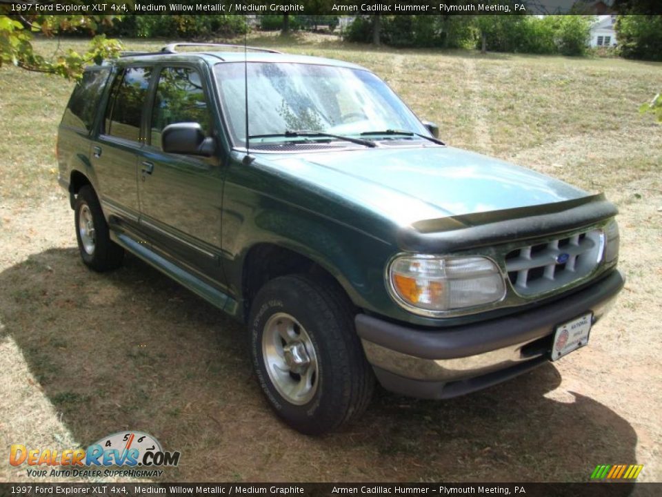1997 Ford Explorer XLT 4x4 Medium Willow Metallic / Medium Graphite Photo #4