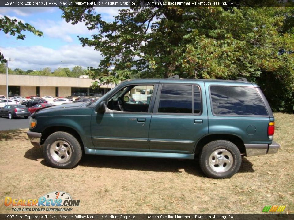 1997 Ford Explorer XLT 4x4 Medium Willow Metallic / Medium Graphite Photo #11