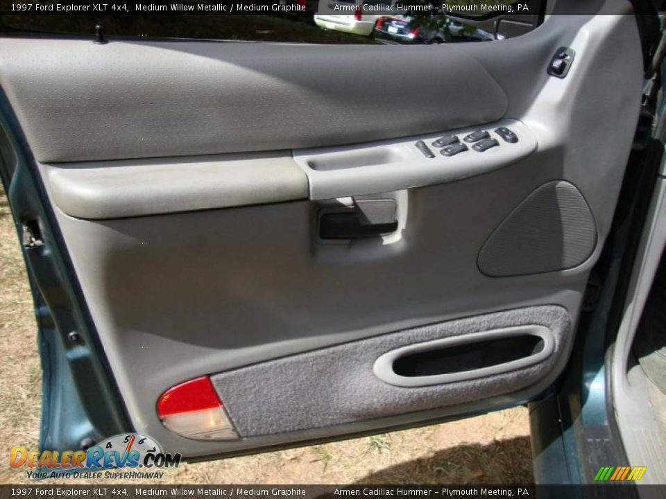 1997 Ford Explorer XLT 4x4 Medium Willow Metallic / Medium Graphite Photo #14