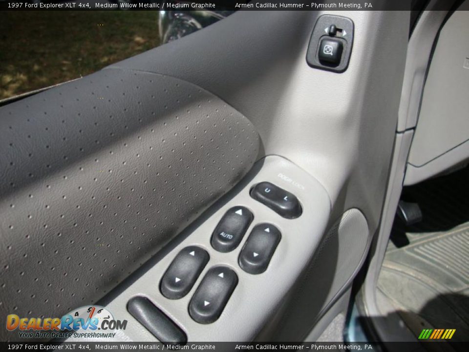 1997 Ford Explorer XLT 4x4 Medium Willow Metallic / Medium Graphite Photo #15