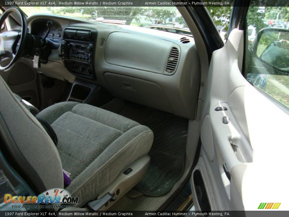 1997 Ford Explorer XLT 4x4 Medium Willow Metallic / Medium Graphite Photo #17