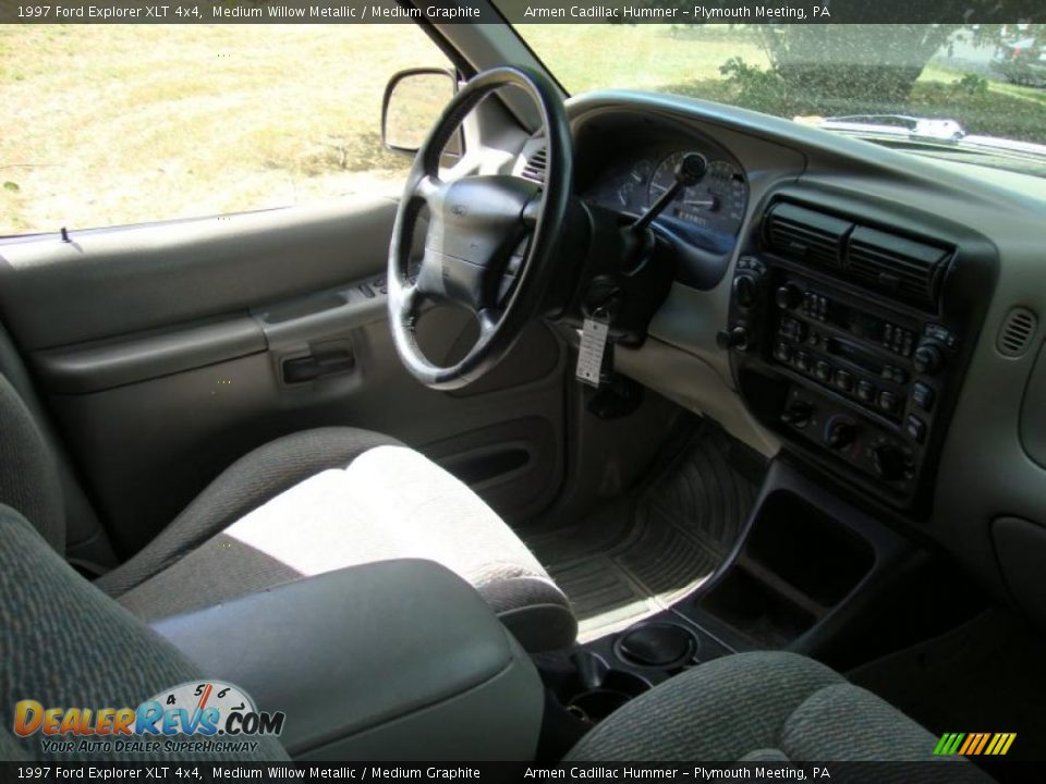 1997 Ford Explorer XLT 4x4 Medium Willow Metallic / Medium Graphite Photo #18