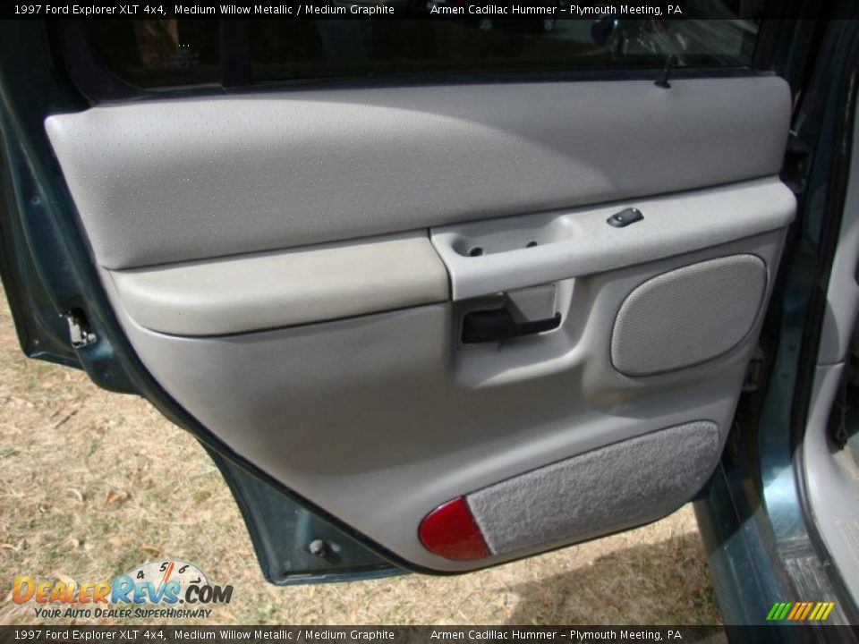 1997 Ford Explorer XLT 4x4 Medium Willow Metallic / Medium Graphite Photo #23