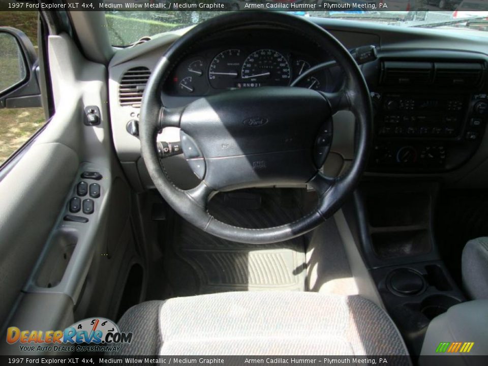 1997 Ford Explorer XLT 4x4 Medium Willow Metallic / Medium Graphite Photo #25