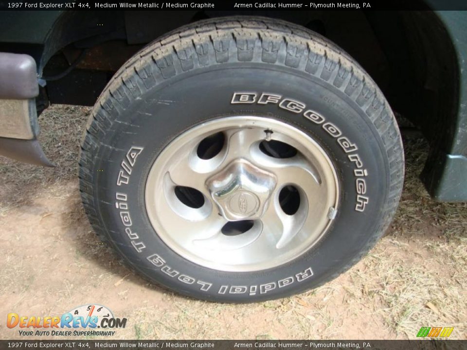 1997 Ford Explorer XLT 4x4 Medium Willow Metallic / Medium Graphite Photo #28