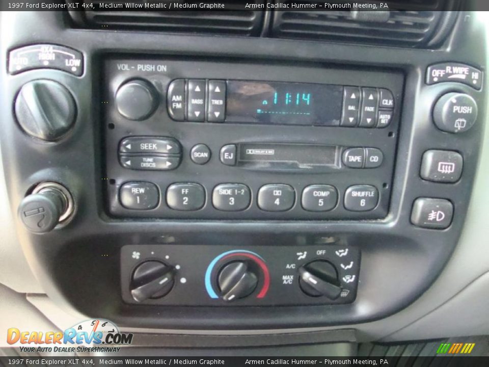 1997 Ford Explorer XLT 4x4 Medium Willow Metallic / Medium Graphite Photo #30