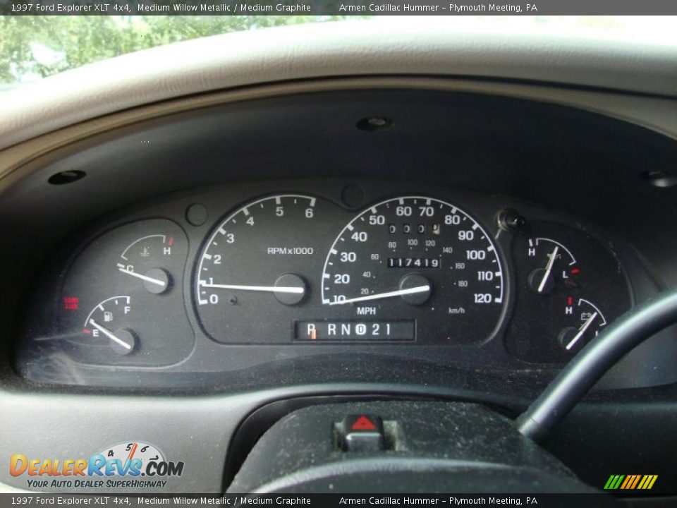 1997 Ford Explorer XLT 4x4 Medium Willow Metallic / Medium Graphite Photo #31
