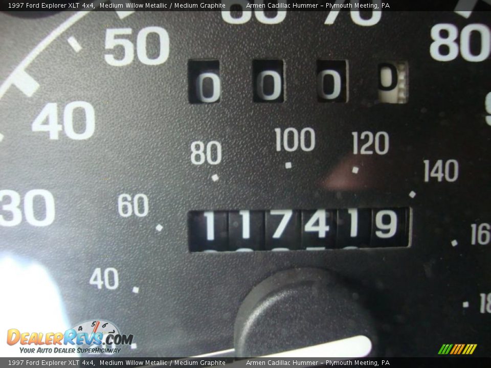 1997 Ford Explorer XLT 4x4 Medium Willow Metallic / Medium Graphite Photo #32