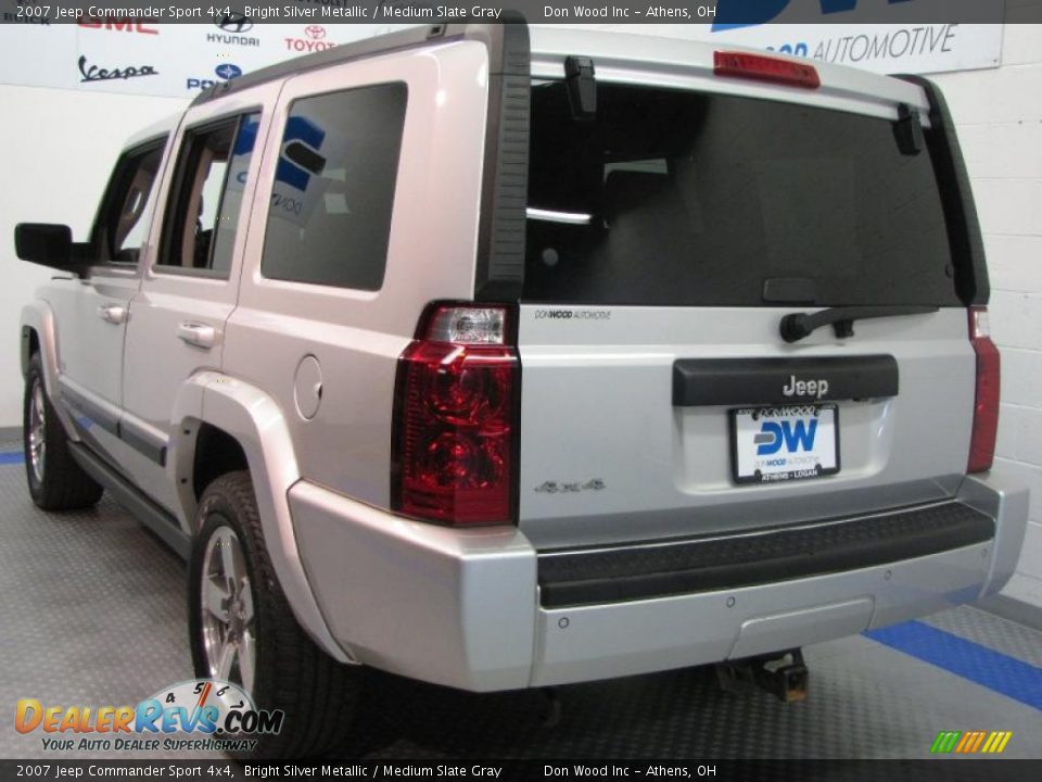 2007 Jeep Commander Sport 4x4 Bright Silver Metallic / Medium Slate Gray Photo #3