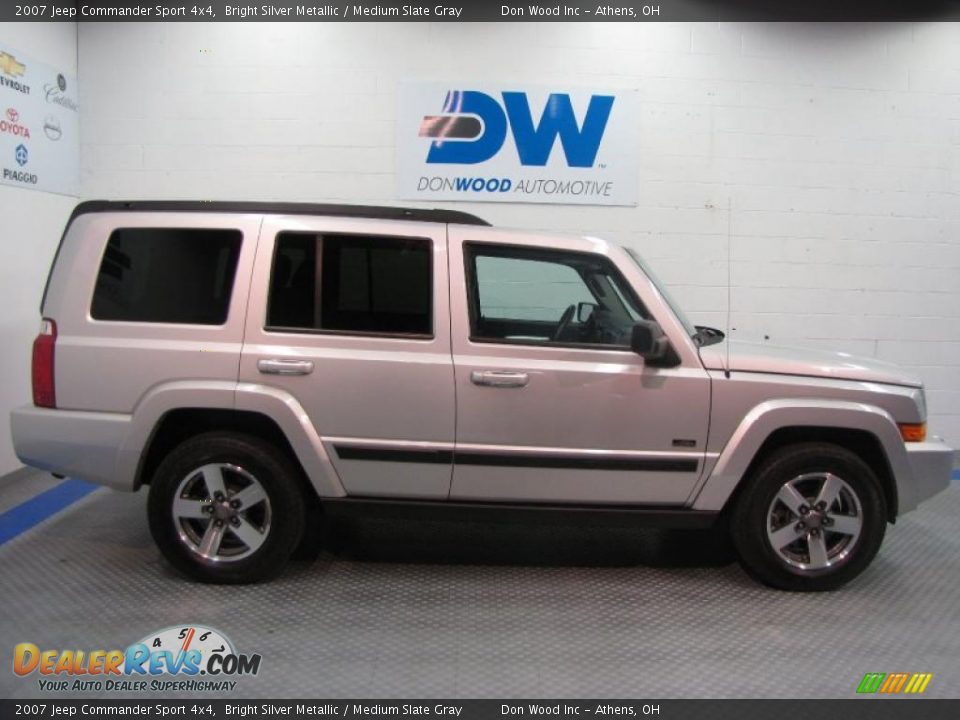 2007 Jeep Commander Sport 4x4 Bright Silver Metallic / Medium Slate Gray Photo #6