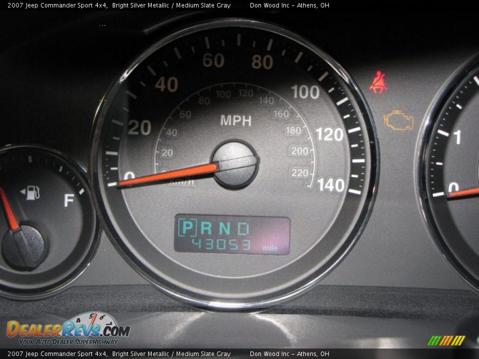 2007 Jeep Commander Sport 4x4 Bright Silver Metallic / Medium Slate Gray Photo #11