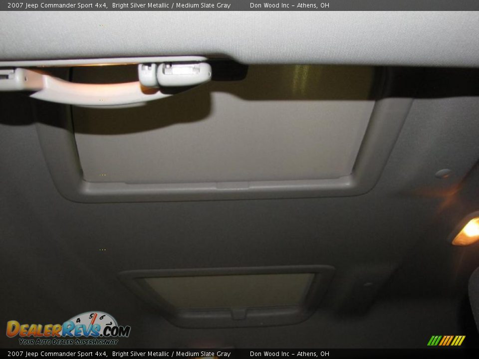 2007 Jeep Commander Sport 4x4 Bright Silver Metallic / Medium Slate Gray Photo #17