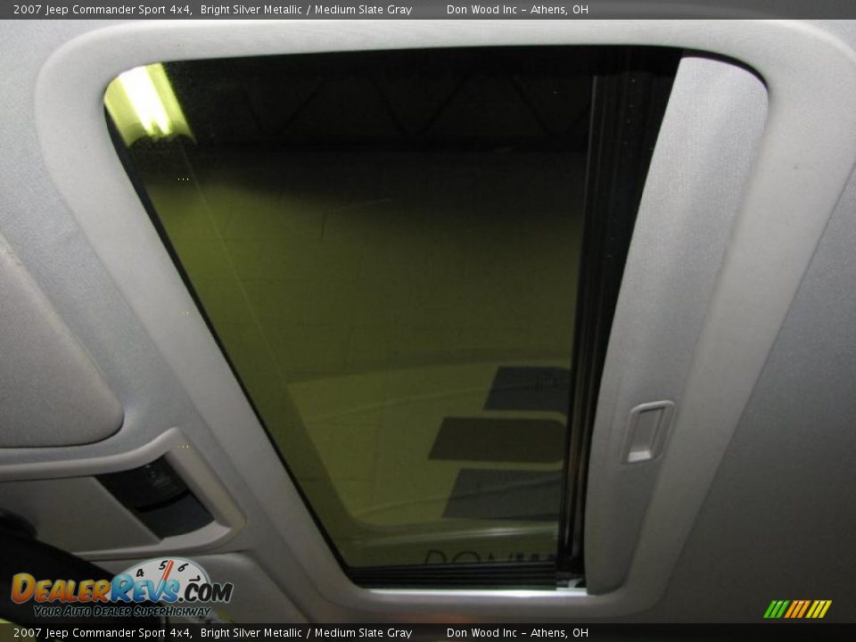 2007 Jeep Commander Sport 4x4 Bright Silver Metallic / Medium Slate Gray Photo #18