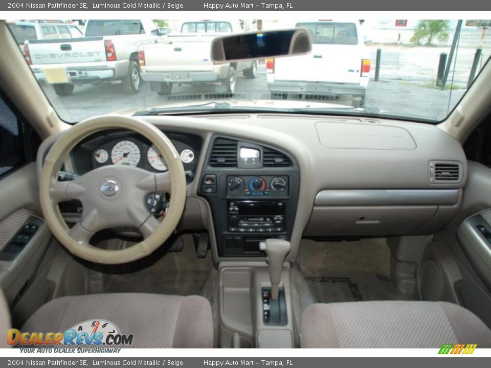 2004 Nissan Pathfinder SE Luminous Gold Metallic / Beige Photo #12