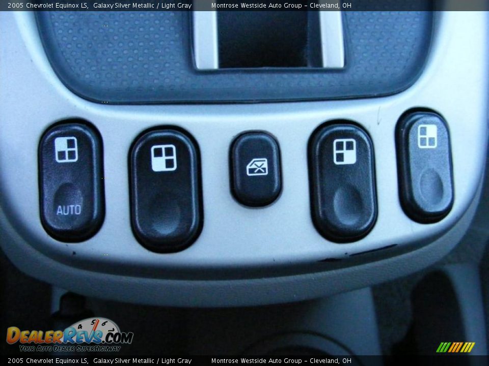 2005 Chevrolet Equinox LS Galaxy Silver Metallic / Light Gray Photo #22