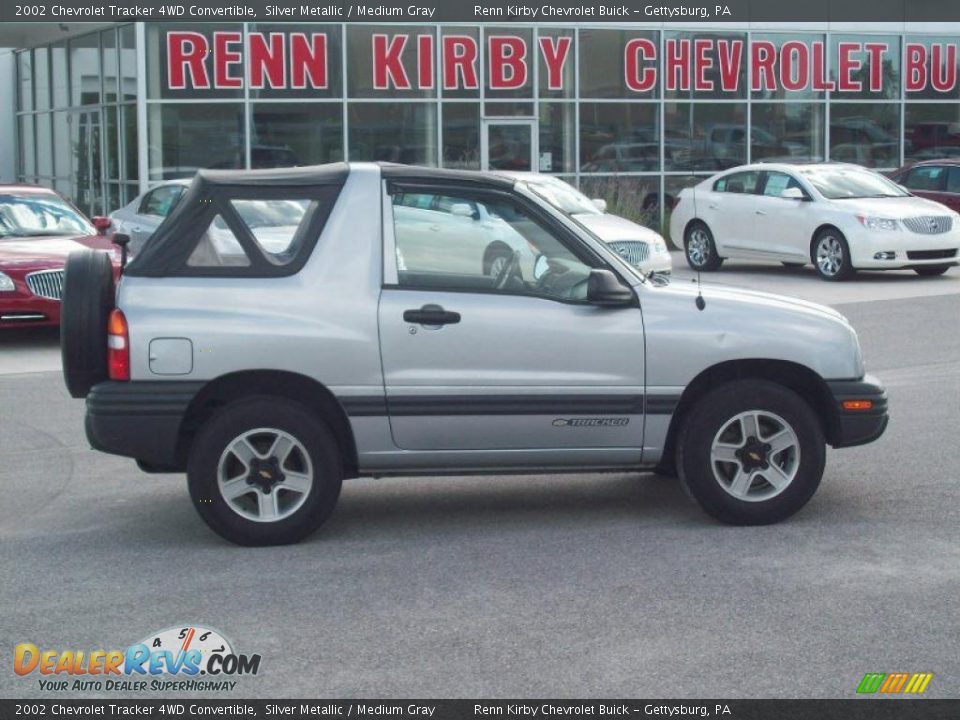 2002 Chevrolet Tracker 4WD Convertible Silver Metallic / Medium Gray Photo #3