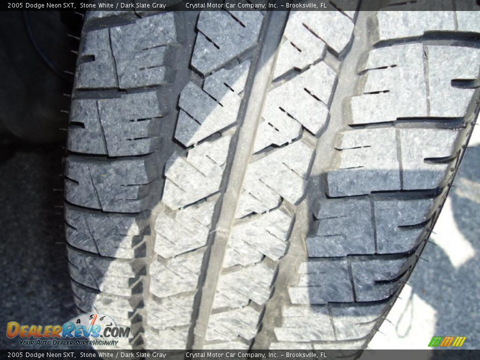 2005 Dodge Neon SXT Stone White / Dark Slate Gray Photo #26