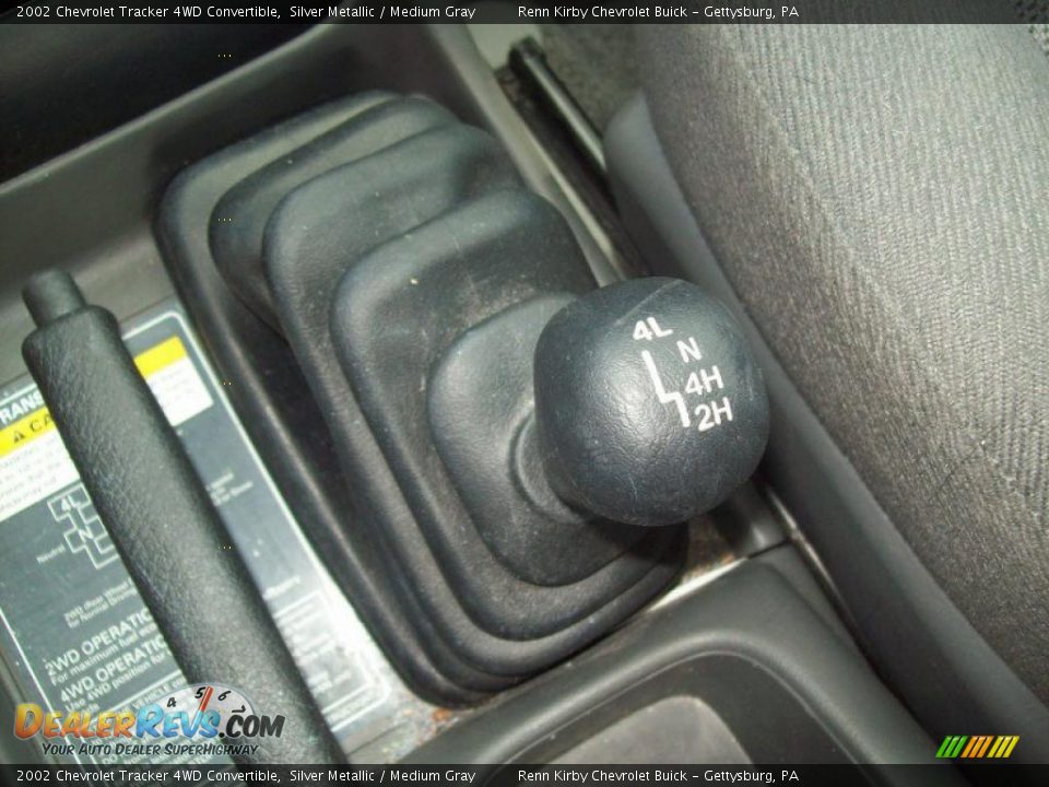 2002 Chevrolet Tracker 4WD Convertible Silver Metallic / Medium Gray Photo #24