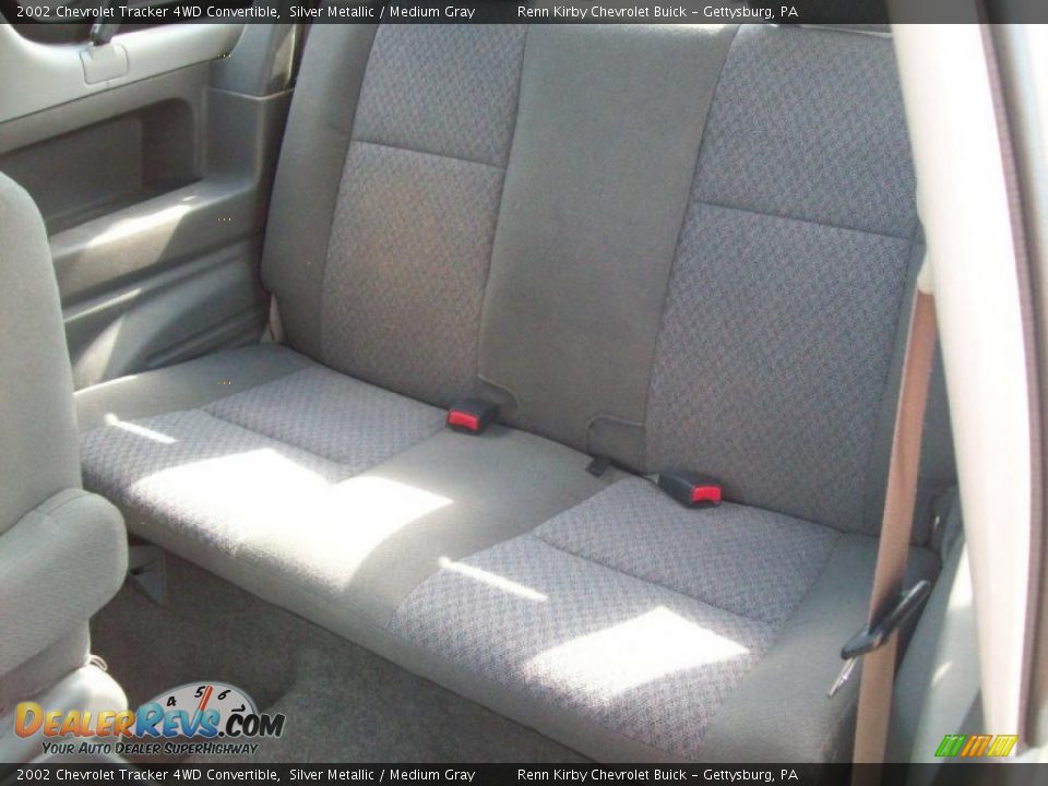 2002 Chevrolet Tracker 4WD Convertible Silver Metallic / Medium Gray Photo #25