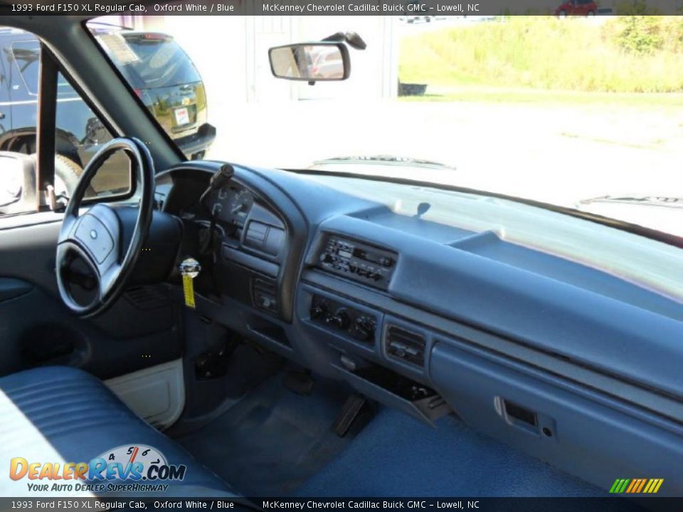 1993 Ford F150 XL Regular Cab Oxford White / Blue Photo #14