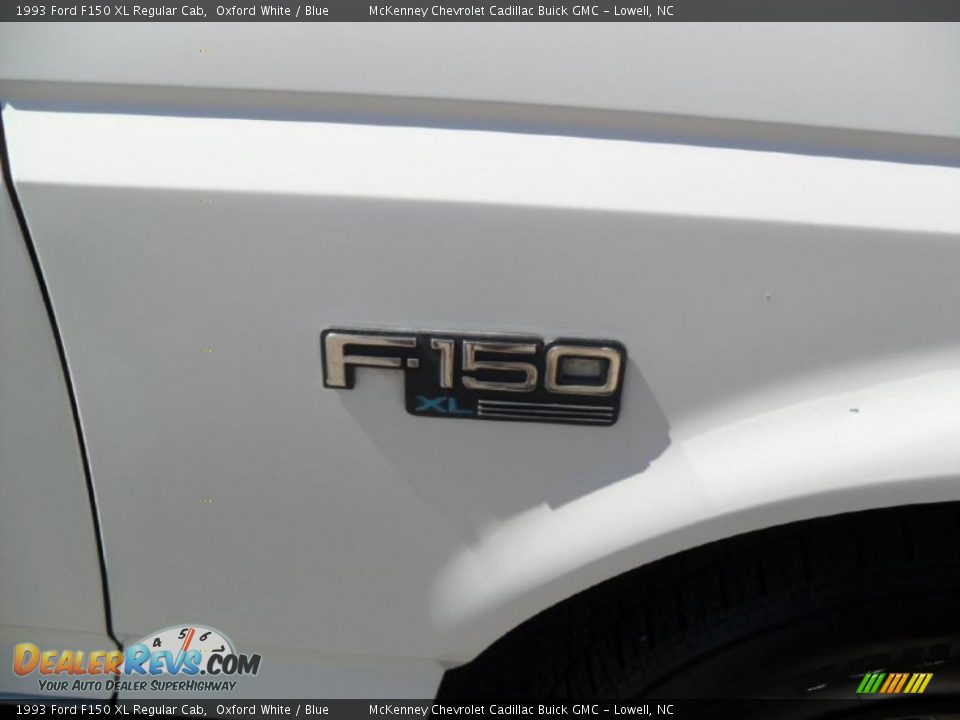 1993 Ford F150 XL Regular Cab Oxford White / Blue Photo #17