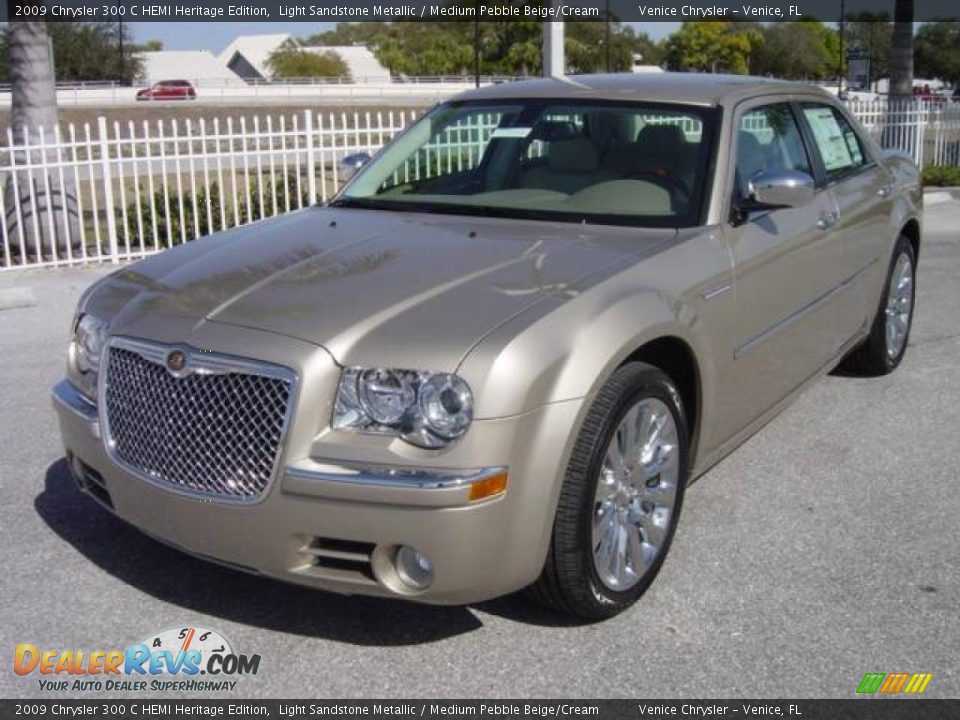 2009 Chrysler 300 C HEMI Heritage Edition Light Sandstone Metallic / Medium Pebble Beige/Cream Photo #2