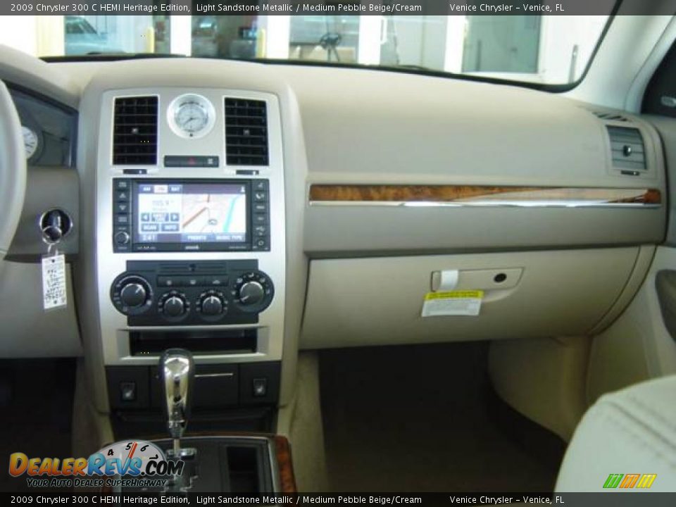 2009 Chrysler 300 C HEMI Heritage Edition Light Sandstone Metallic / Medium Pebble Beige/Cream Photo #17