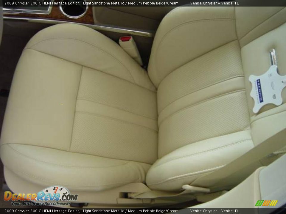 2009 Chrysler 300 C HEMI Heritage Edition Light Sandstone Metallic / Medium Pebble Beige/Cream Photo #21