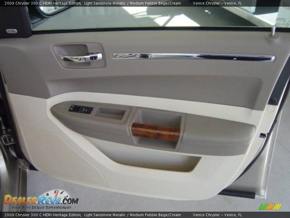 2009 Chrysler 300 C HEMI Heritage Edition Light Sandstone Metallic / Medium Pebble Beige/Cream Photo #27