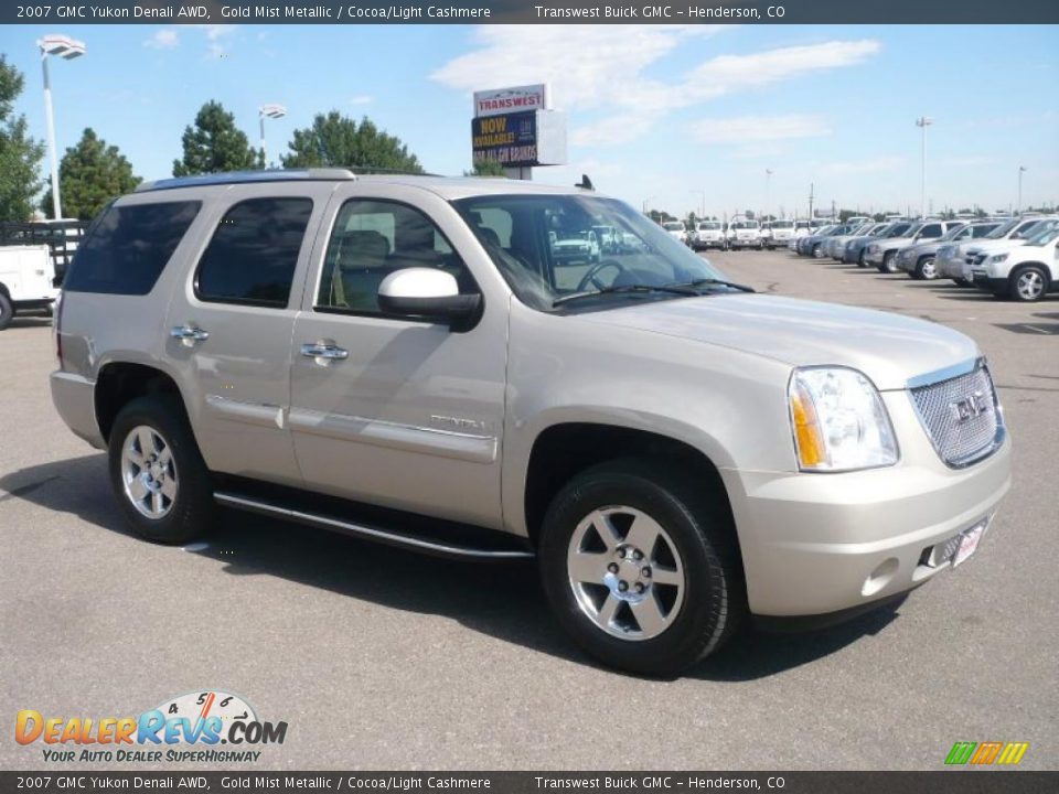 2007 GMC Yukon Denali AWD Gold Mist Metallic / Cocoa/Light Cashmere Photo #1