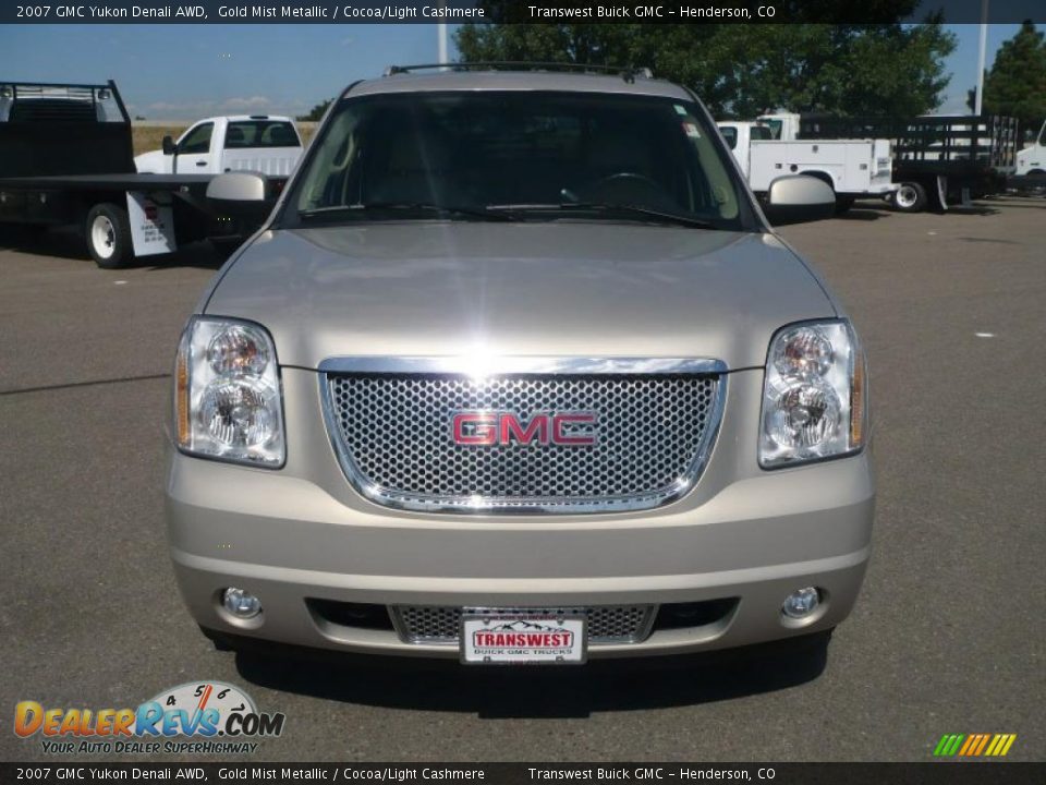 2007 GMC Yukon Denali AWD Gold Mist Metallic / Cocoa/Light Cashmere Photo #2