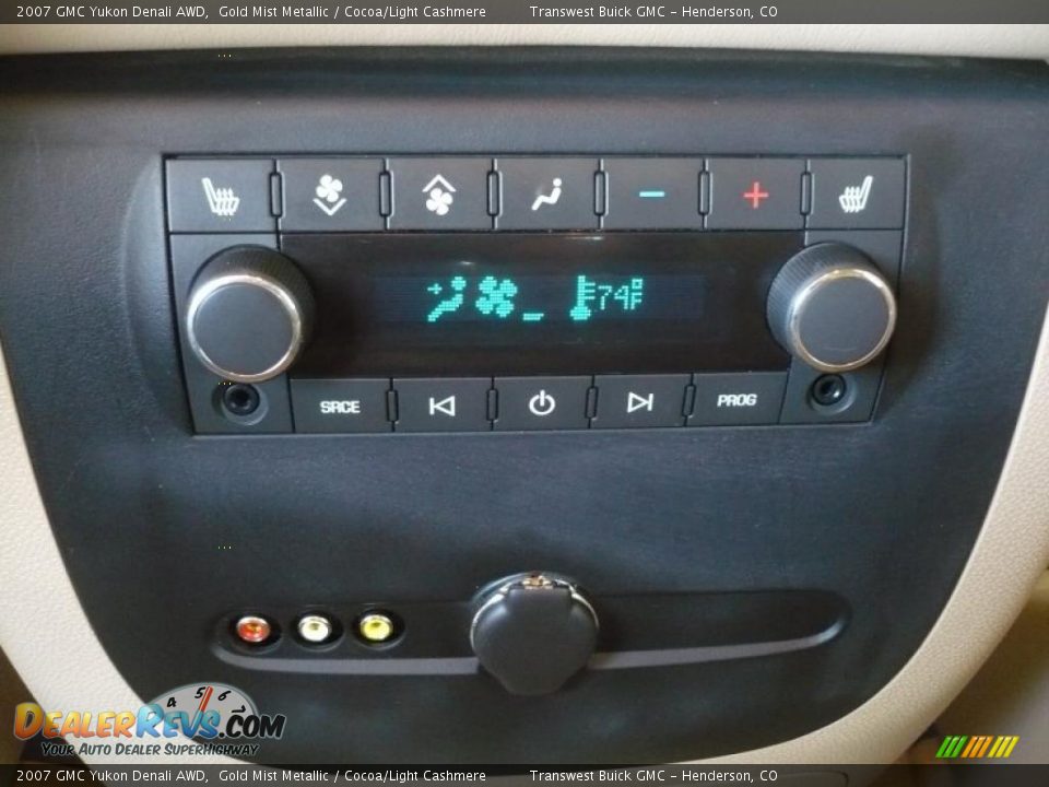 2007 GMC Yukon Denali AWD Gold Mist Metallic / Cocoa/Light Cashmere Photo #9