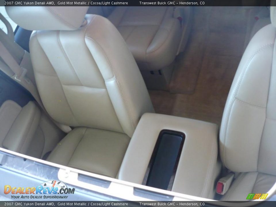 2007 GMC Yukon Denali AWD Gold Mist Metallic / Cocoa/Light Cashmere Photo #17