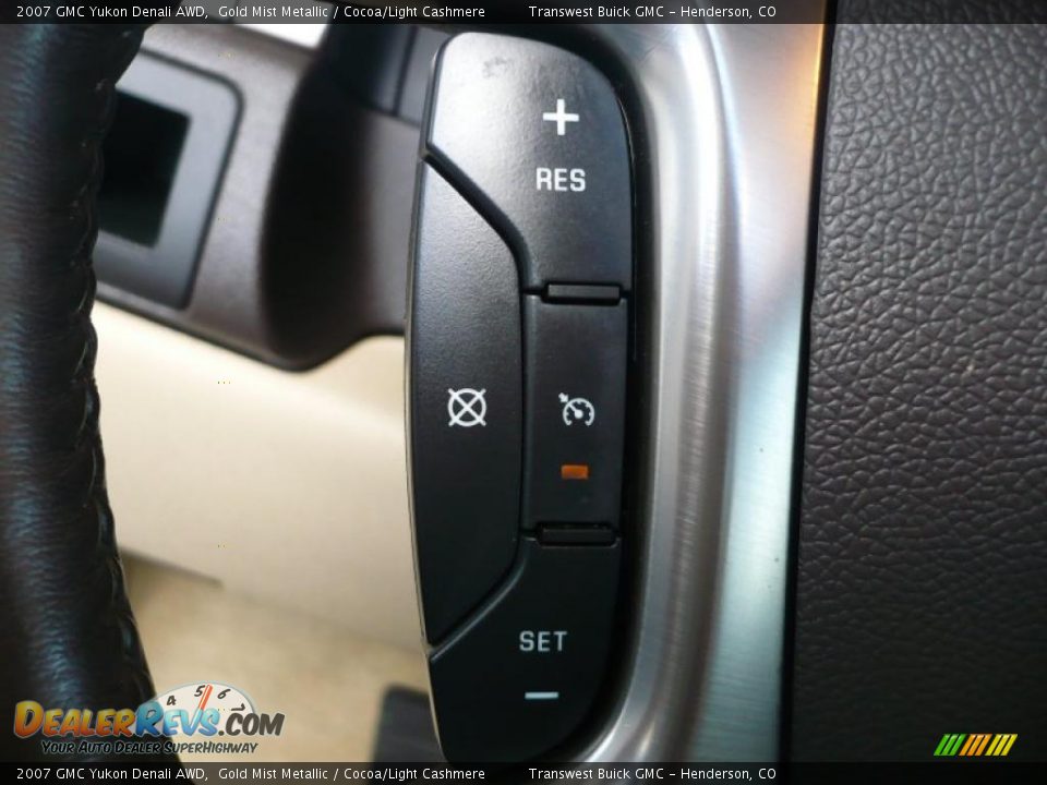 2007 GMC Yukon Denali AWD Gold Mist Metallic / Cocoa/Light Cashmere Photo #18