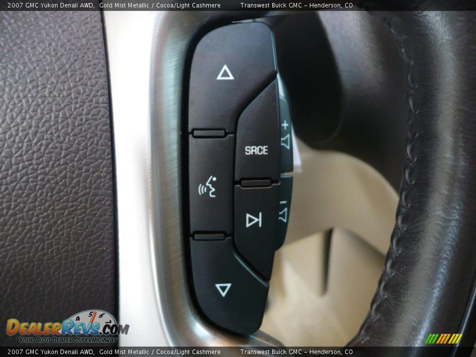 2007 GMC Yukon Denali AWD Gold Mist Metallic / Cocoa/Light Cashmere Photo #19