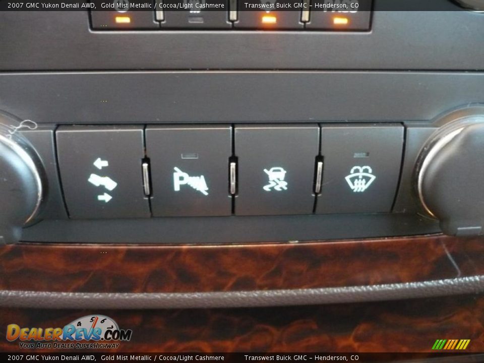 2007 GMC Yukon Denali AWD Gold Mist Metallic / Cocoa/Light Cashmere Photo #22