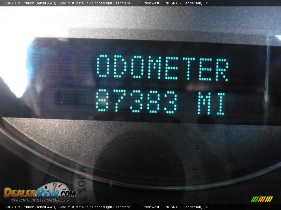 2007 GMC Yukon Denali AWD Gold Mist Metallic / Cocoa/Light Cashmere Photo #26
