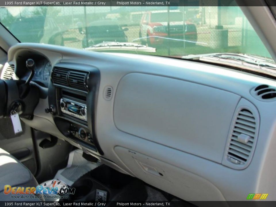 1995 Ford Ranger XLT SuperCab Laser Red Metallic / Grey Photo #30