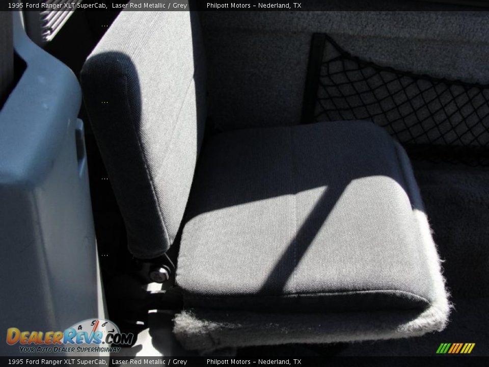 1995 Ford Ranger XLT SuperCab Laser Red Metallic / Grey Photo #32