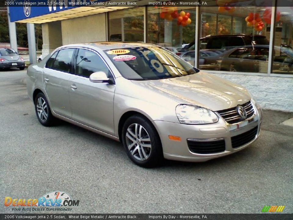 2006 Volkswagen Jetta 2.5 Sedan Wheat Beige Metallic / Anthracite Black Photo #2