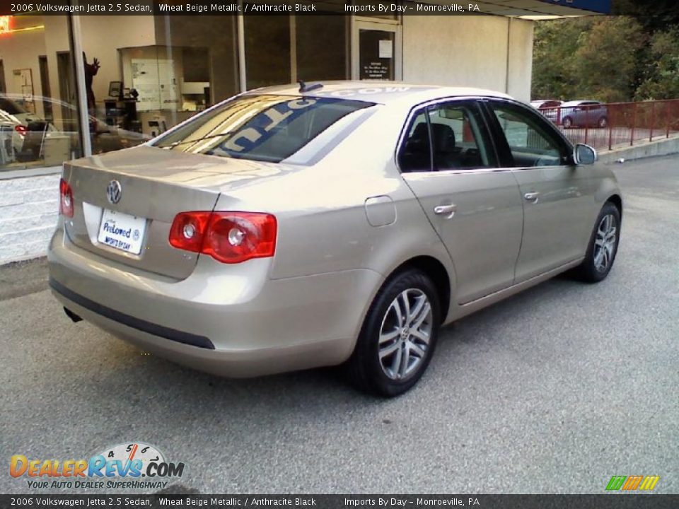 2006 Volkswagen Jetta 2.5 Sedan Wheat Beige Metallic / Anthracite Black Photo #7