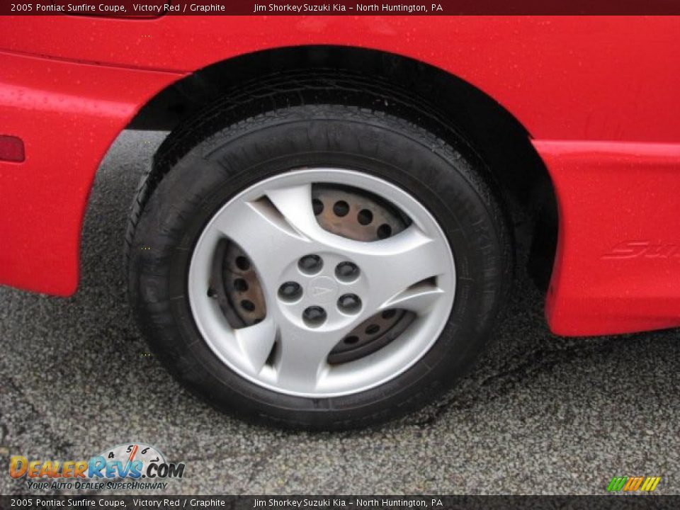 2005 Pontiac Sunfire Coupe Victory Red / Graphite Photo #3