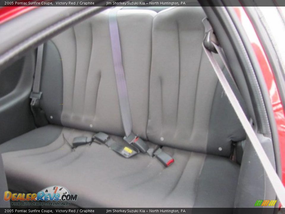 2005 Pontiac Sunfire Coupe Victory Red / Graphite Photo #8