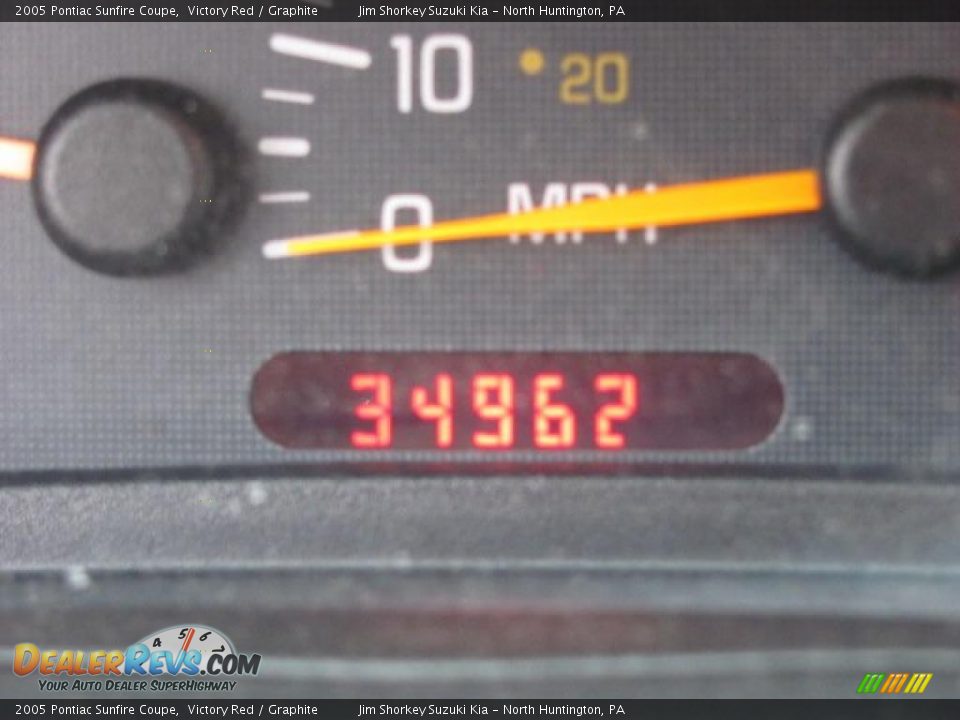 2005 Pontiac Sunfire Coupe Victory Red / Graphite Photo #15