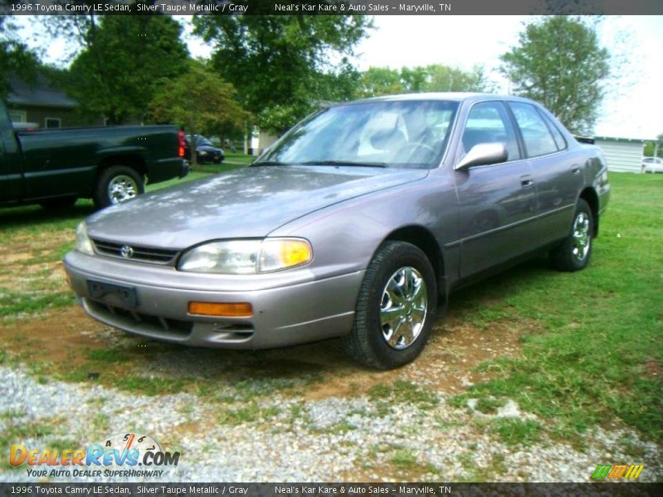 1996 Toyota Camry LE Sedan Silver Taupe Metallic / Gray Photo #1