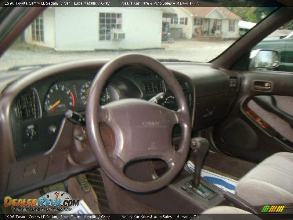 1996 Toyota Camry LE Sedan Silver Taupe Metallic / Gray Photo #9