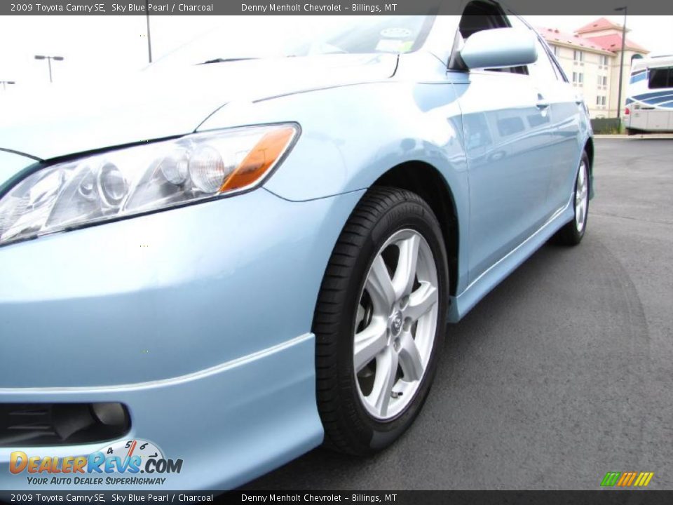 2009 Toyota Camry SE Sky Blue Pearl / Charcoal Photo #14