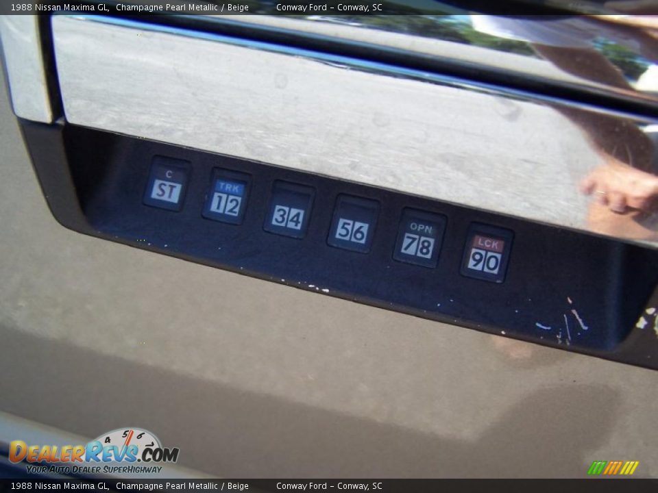 1988 Nissan Maxima GL Champagne Pearl Metallic / Beige Photo #10